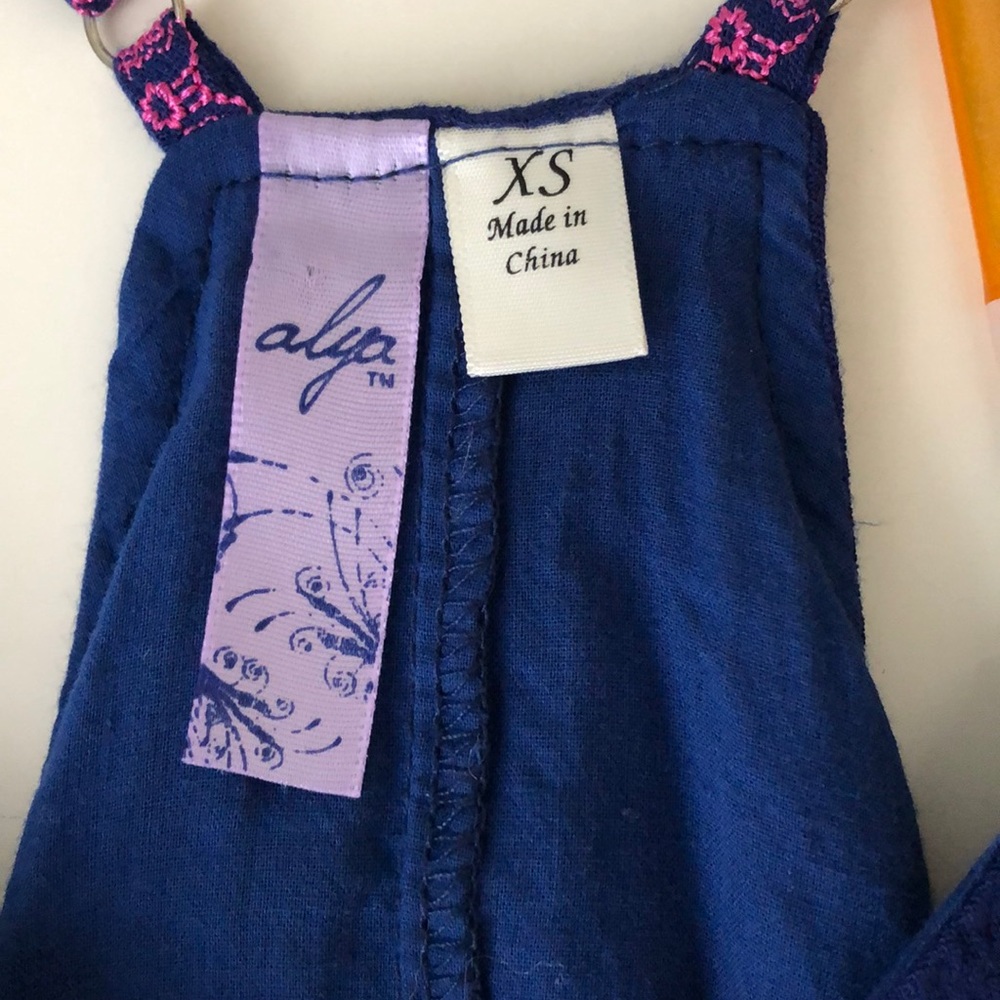 Francesca’s Navy/ Pink Tank Top - Picture 3 of 3